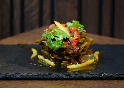 Schneidebohnen in Tomatensauce mit frischem Koriander