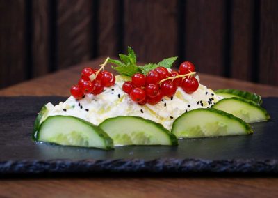 Porreegemüse mit Schafskäse und Gewürzen